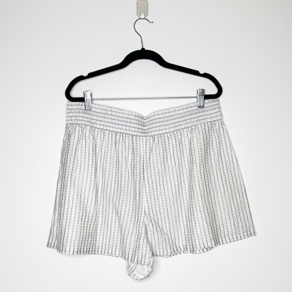 NEW Club Monaco Plaid Lightweight Grid Shorts High Rise Womens White Multi SZ XL - Picture 2 of 5